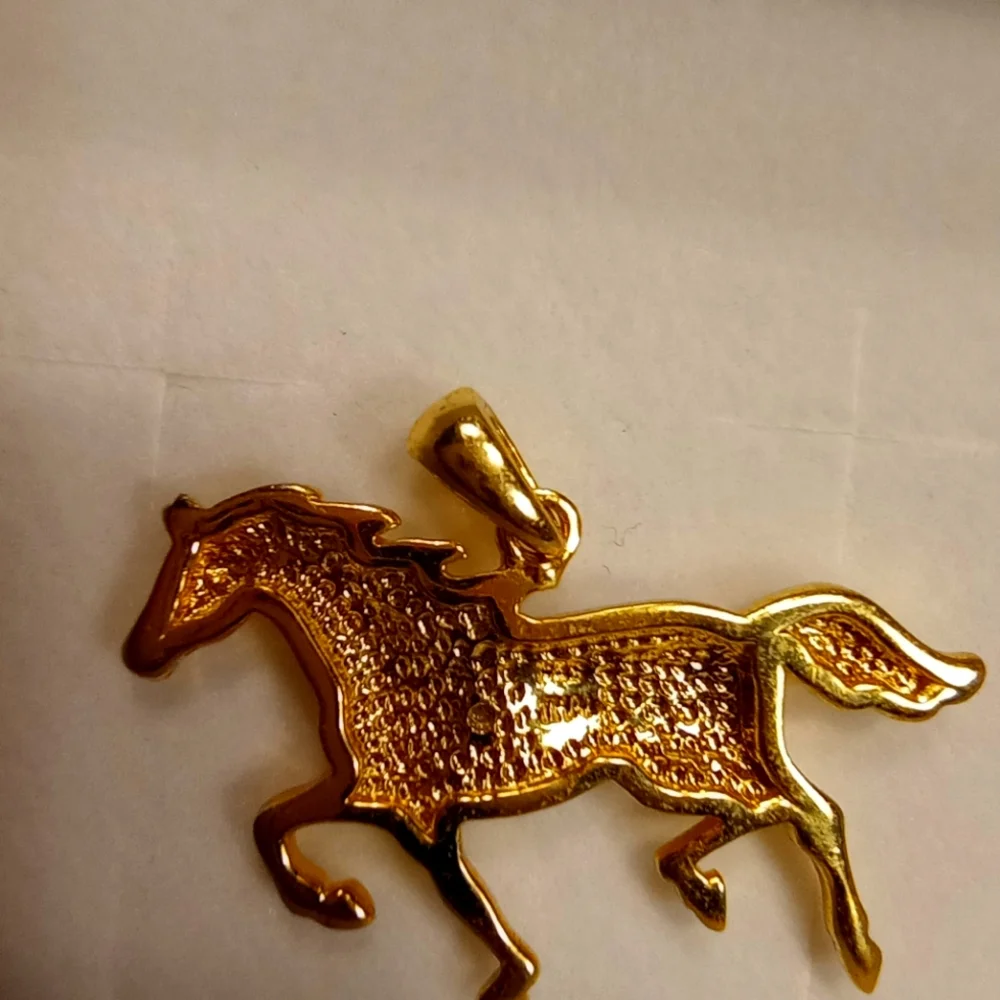 Diamond accent gold tone horse pendant - Picture 6 of 10